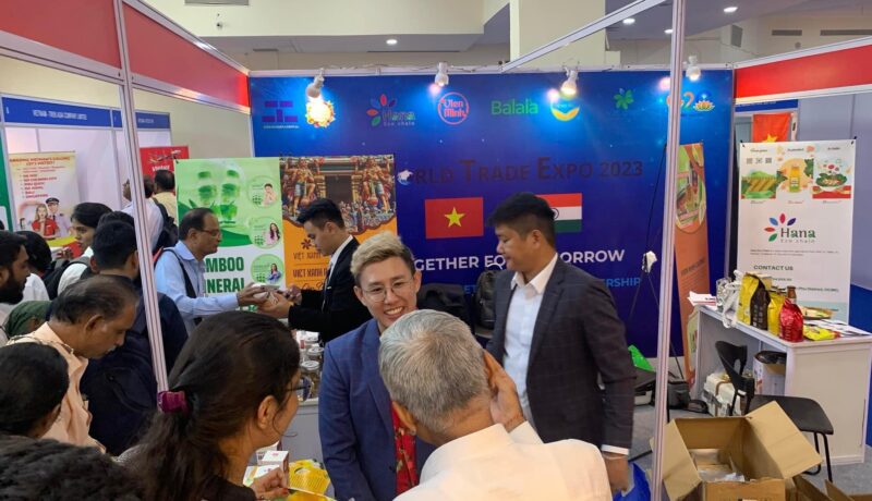 Tổ chức tour tham quan công ty và hội chợ