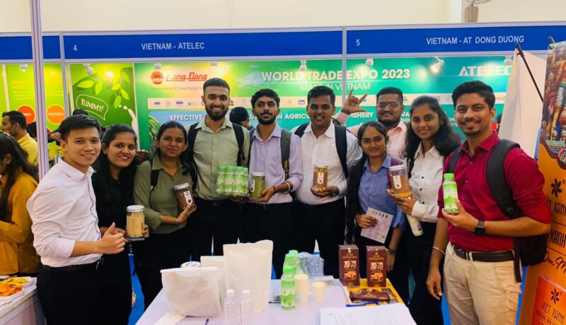 Tổ chức tour tham quan công ty và hội chợ