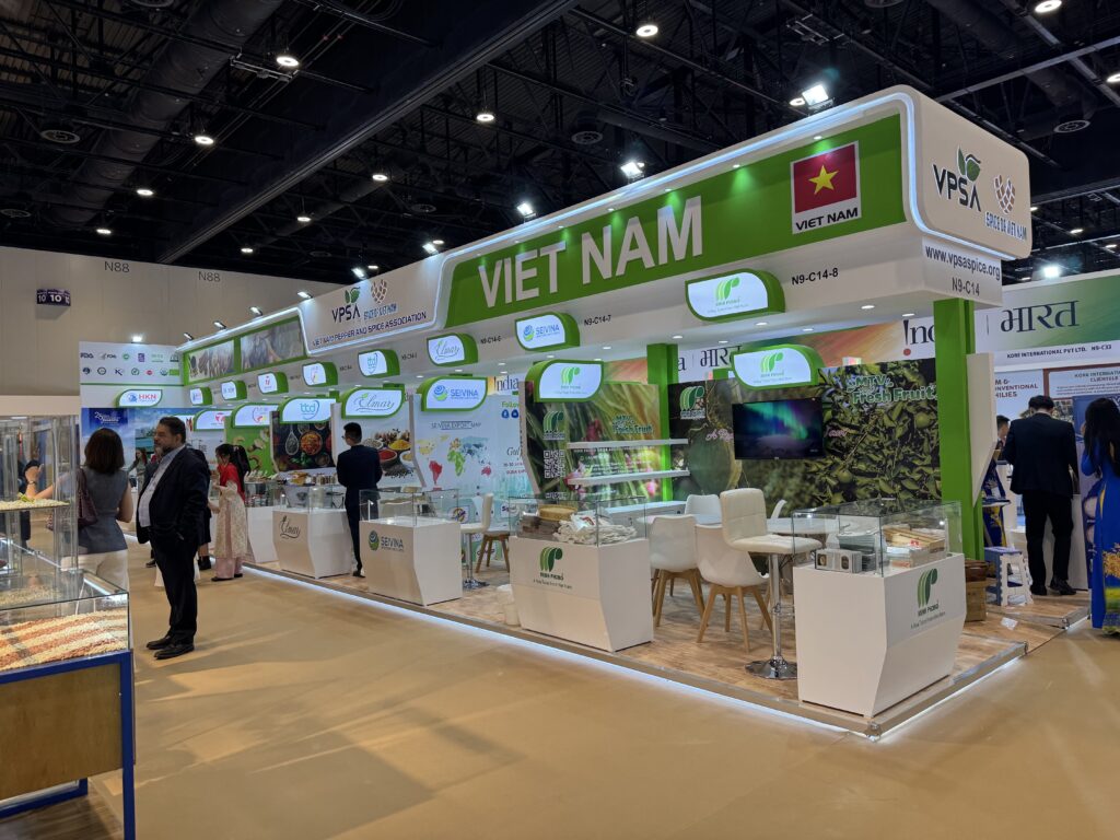 Gian hàng Việt Nam tại hội chợ Gulfood với khu trưng bày sản phẩm F&B