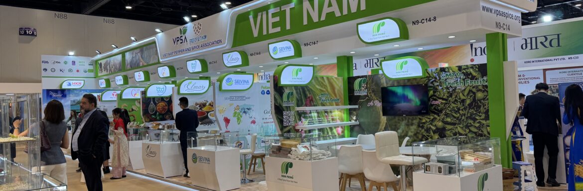 Gian hàng Việt Nam tại hội chợ Gulfood với khu trưng bày sản phẩm F&B
