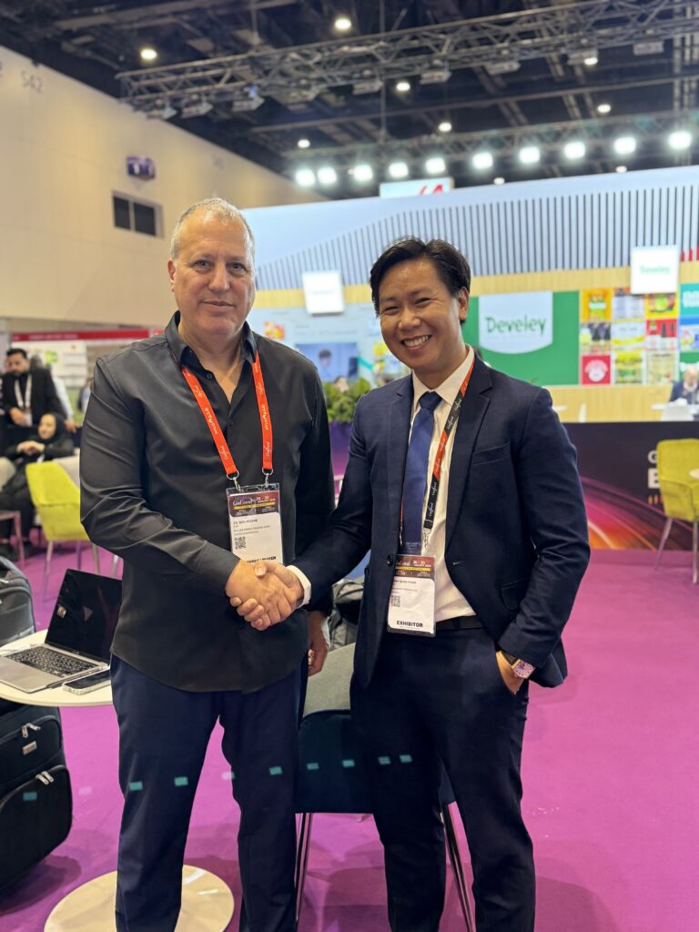 Đại diện Wisematch gặp gỡ và bắt tay đối tác tại khu networking của Gulfood 2026