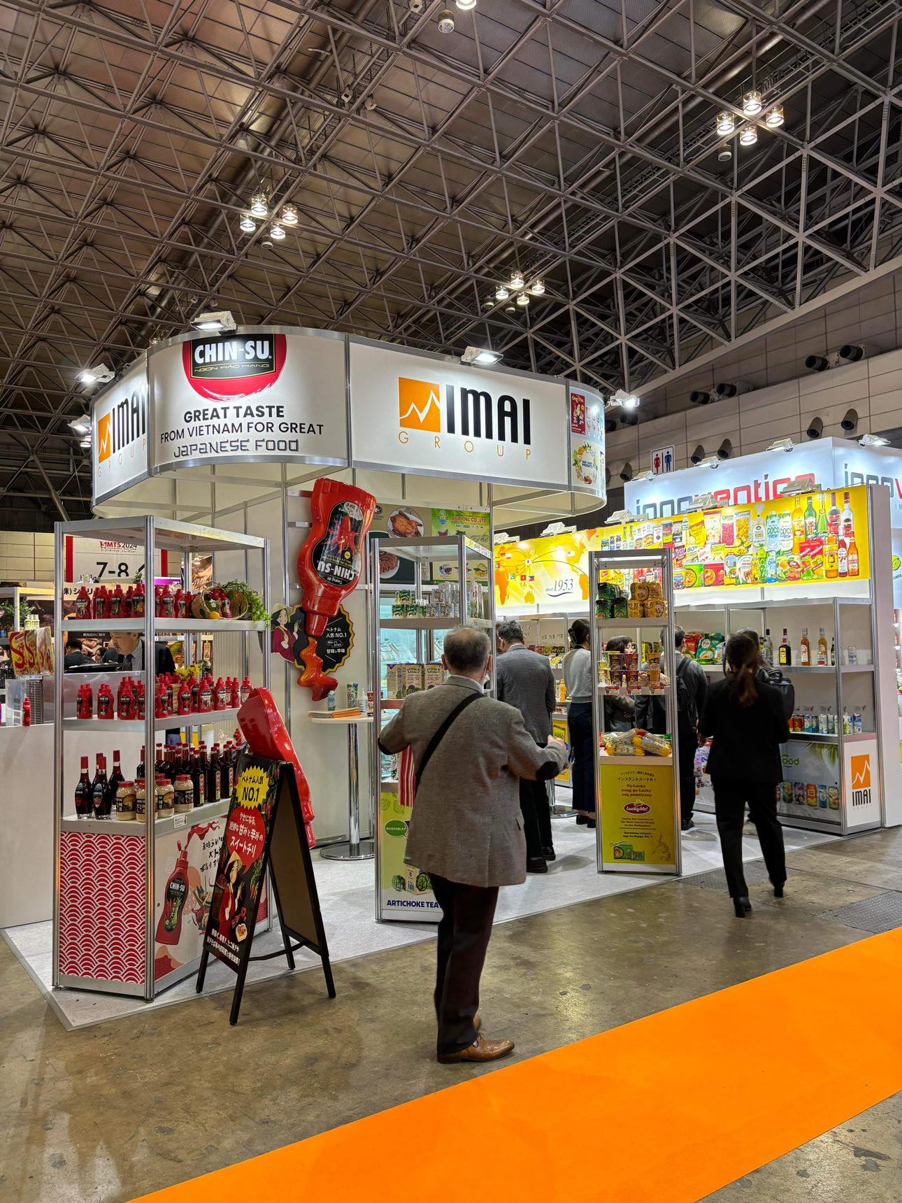 Gian hàng trưng bày sản phẩm thực phẩm có xuất xứ Việt Nam tại Supermarket Trade Show 2024