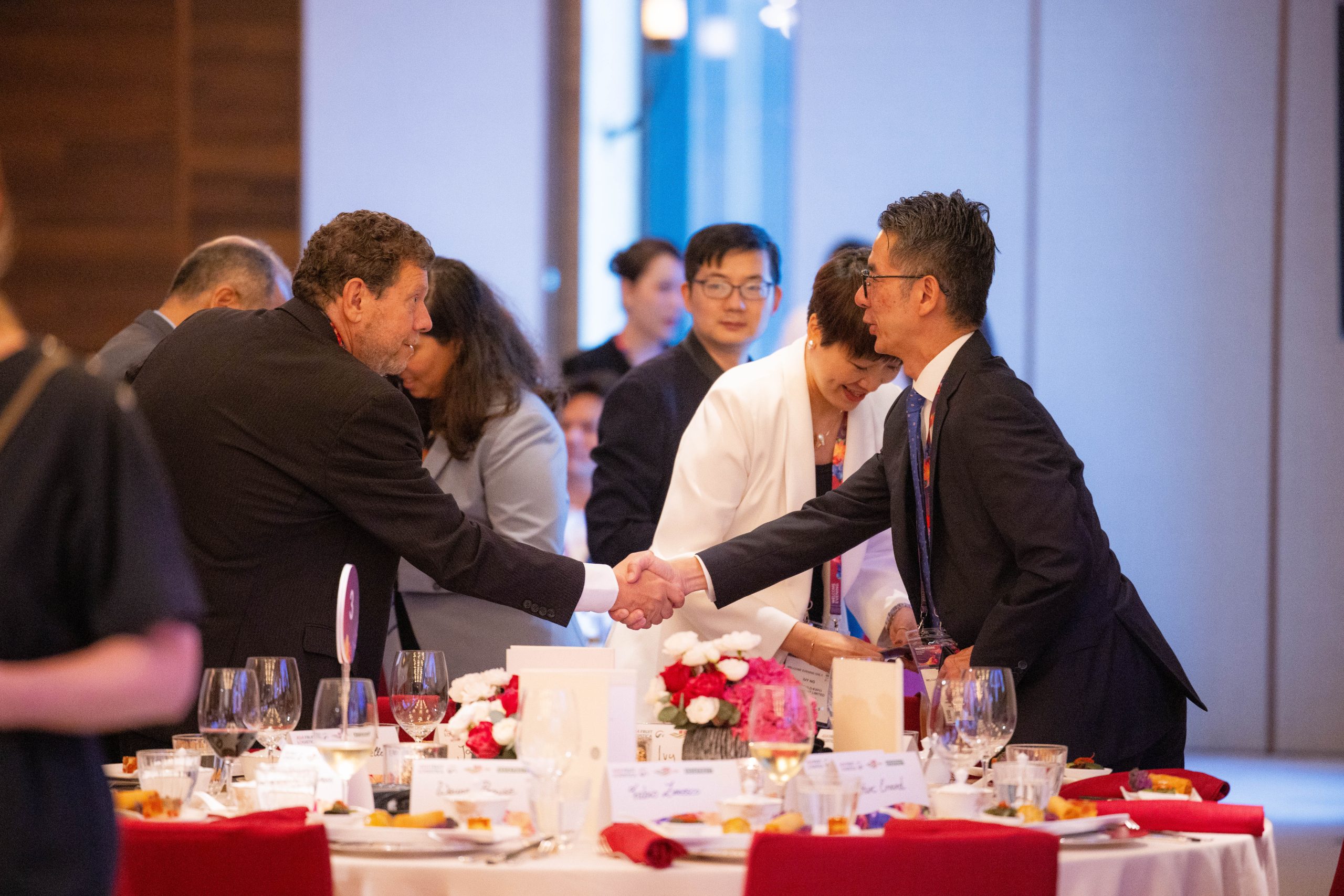 Lối đi giữa các gian hàng rau quả tại Asia Fruit Logistica 2025, Hồng Kông