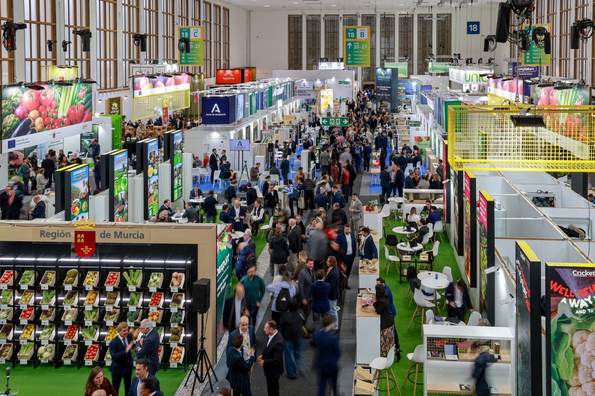 Sảnh trưng bày đông khách tại Fruit Logistica 2026 ở Berlin, hội chợ rau quả tươi quốc tế
