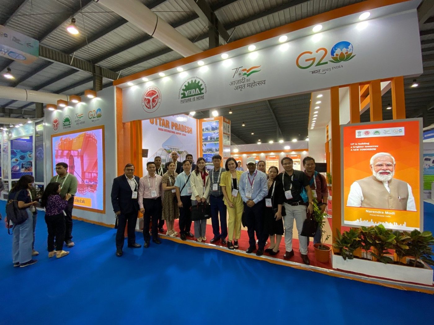 Vietnamese business delegation at a trade fair in India, 2023