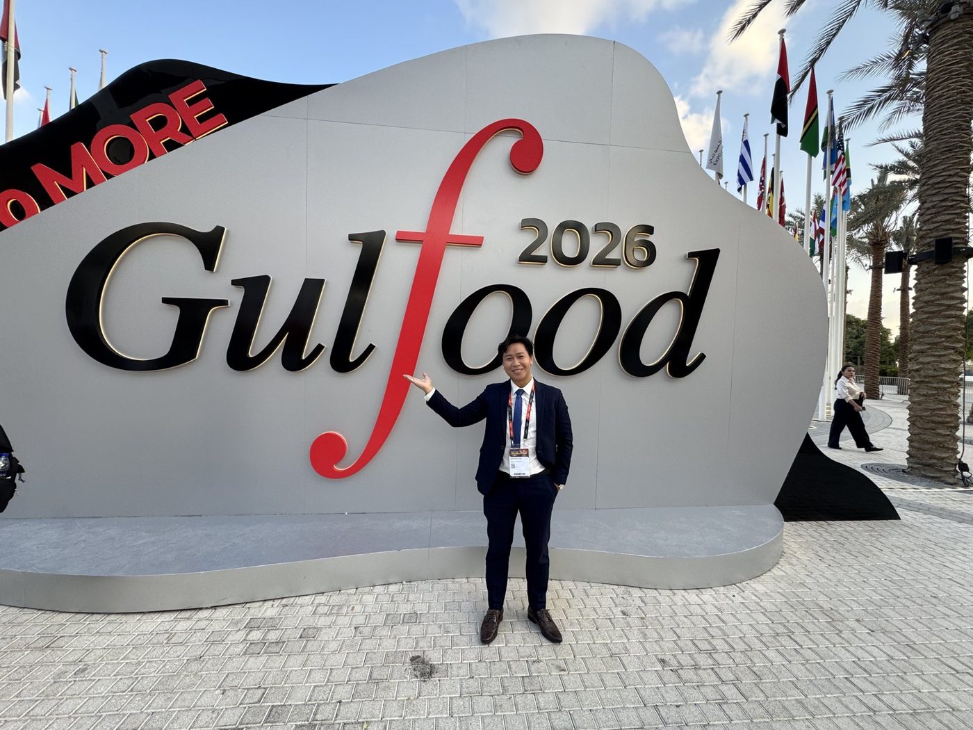Maximillien Quân Phạm trước biển hiệu Gulfood 2026 tại Dubai