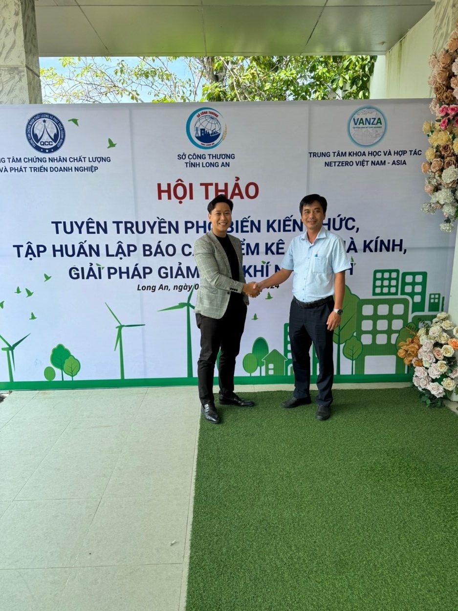 Wisematch and Long An Department of Industry and Trade representatives at the greenhouse gas inventory workshop